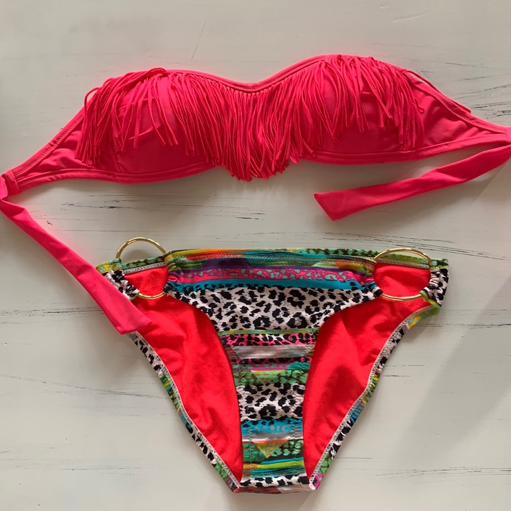 Jessica Simpson 2 piece frayed pink top with leopard multi colored bottoms 🧁